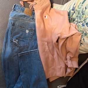 American Eagle mom Jeans 00 with Champion Hoddie